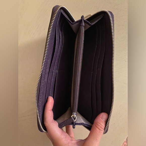 Michael Kors large purple continental wallet - Picture 2 of 3